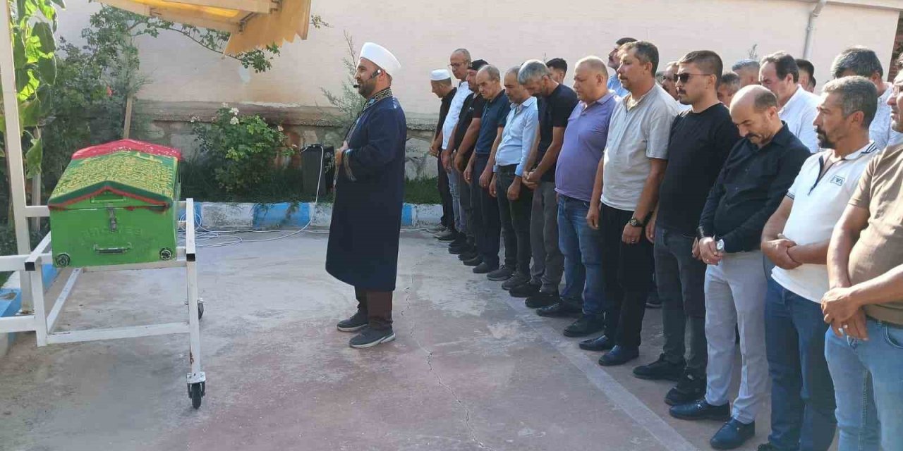 Erkek arkadaşı tarafından uğradığı saldırıyla gündeme gelen lise öğrenci kız trafik kazasında hayatını kaybetti