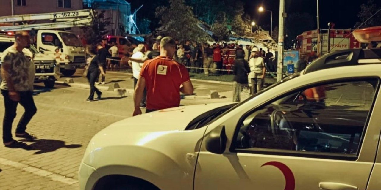 Türk Kızılay, Sındırgı depremi sonrası afetzedelere beslenme desteği sağlıyor