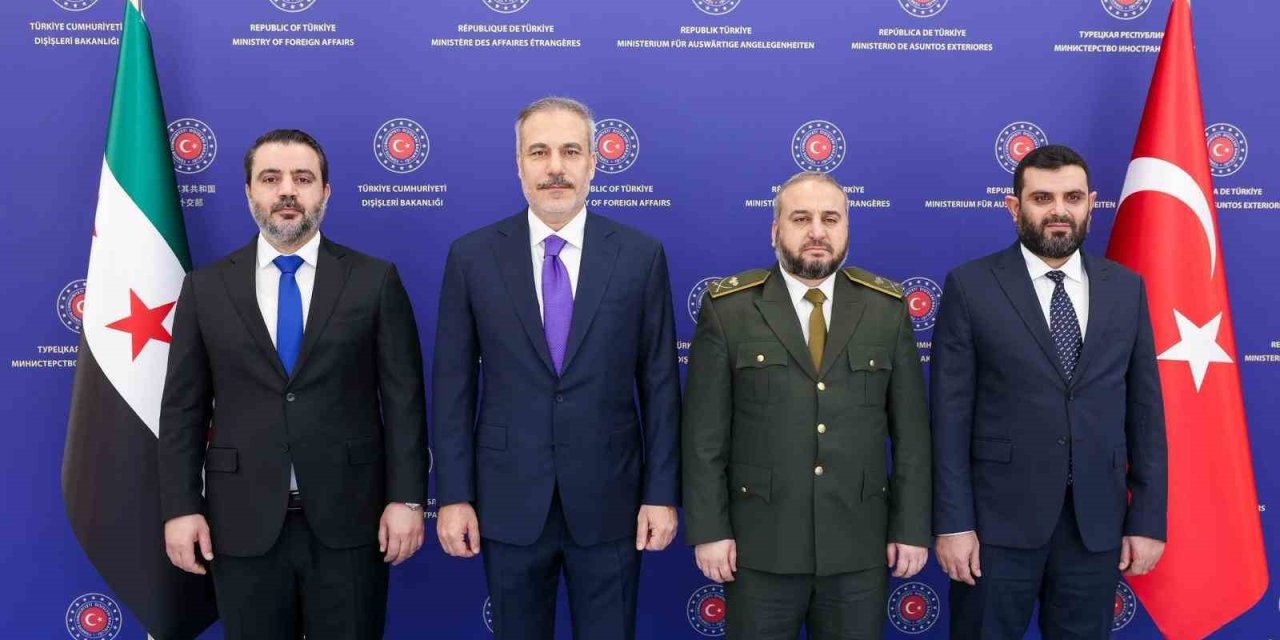 Bakan Fidan, Suriye Dışişleri Bakanı Şeybani ve Savunma Bakanı Kasra ile bir araya geldi