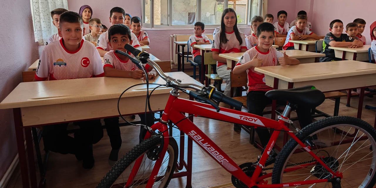 Ahılı Yaz Kur’an Kursu’nda öğrencilere hediyeli program