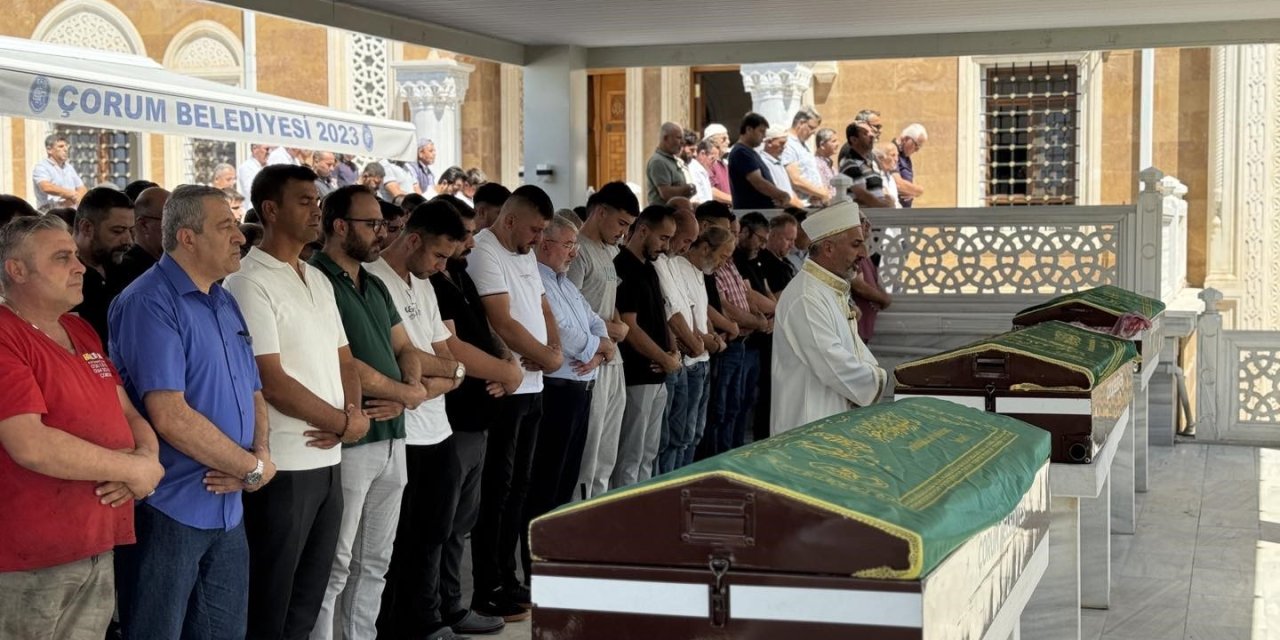 Yağ tankına düşerek ölen anne ve oğlu toprağa verildi