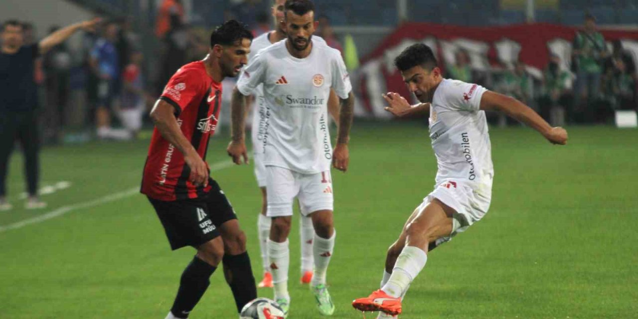 Trendyol Süper Lig: Gençlerbirliği: 0 - Antalyaspor: 0 (ilk yarı)
