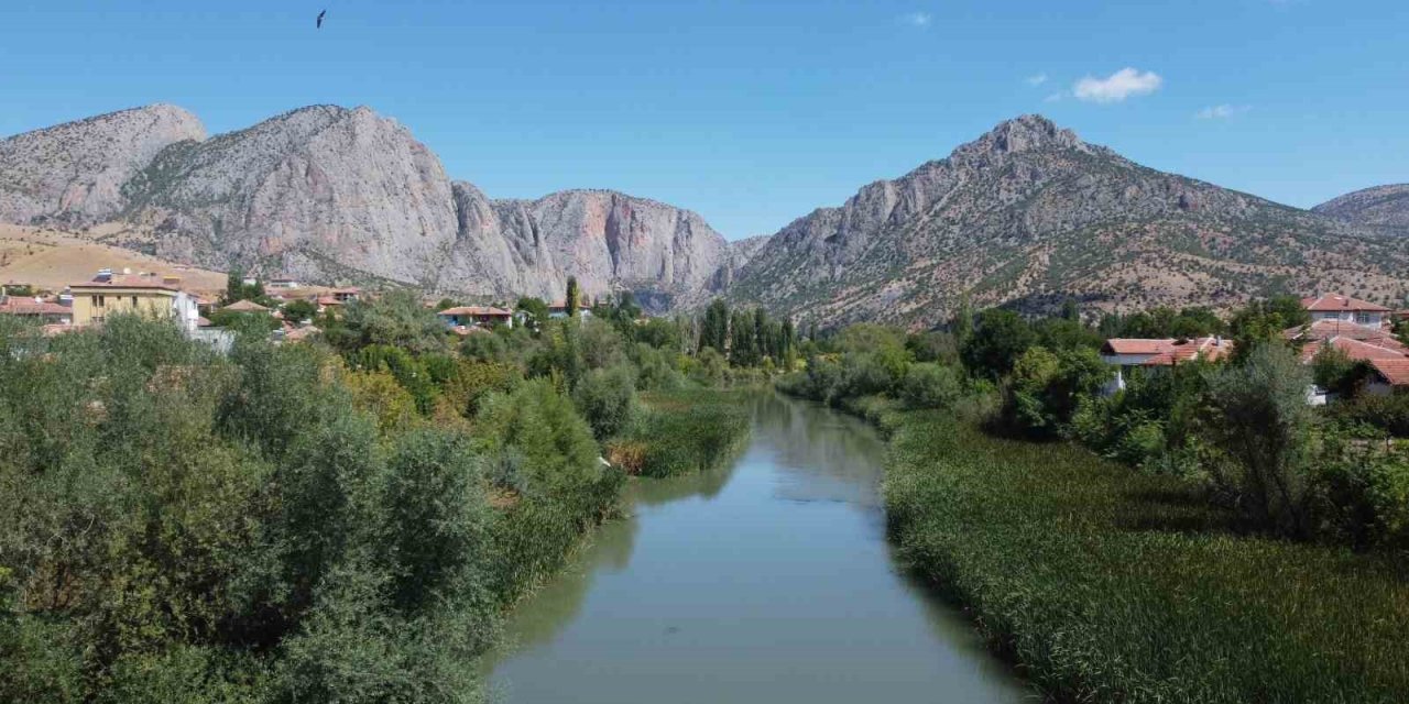 Görüntüsü ile mest eden Kazankaya Kanyonu, dron ile görüntülendi