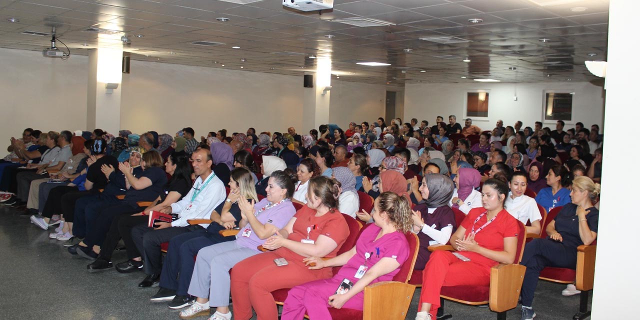 Hastanede hemşirelerle sağlık çalışması görüşüldü