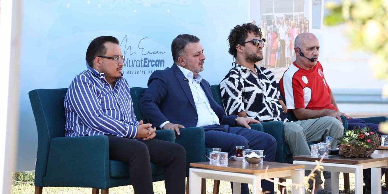 Milli yüzücü Hamit Demir, başarı hikayesini Sincan’da paylaştı