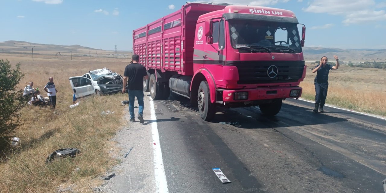 Çorum’da 5 araç birbirine girdi: 10 yaralı