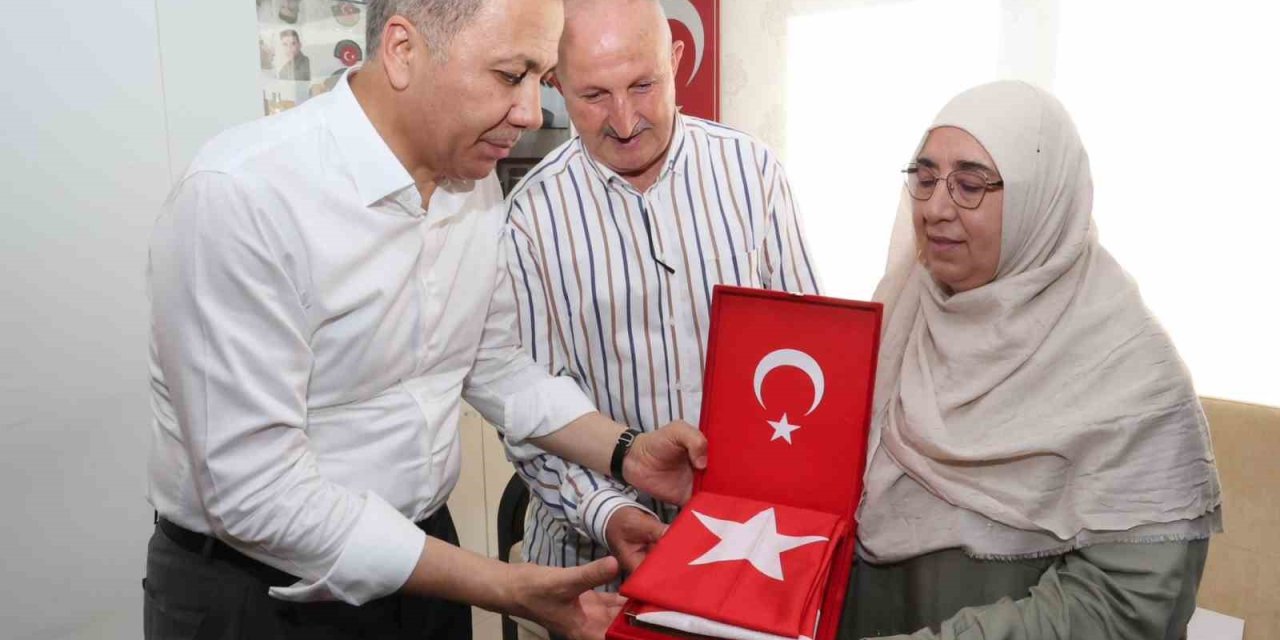 Bakan Yerlikaya’dan şehit Ahmet Doğan’ın Denizli’deki baba ocağına ziyaret