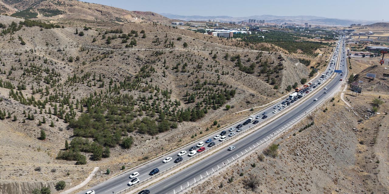 Kırıkkale'den Ankara'ya gidecekler dikkat ! Kilometrelerce kuyruk