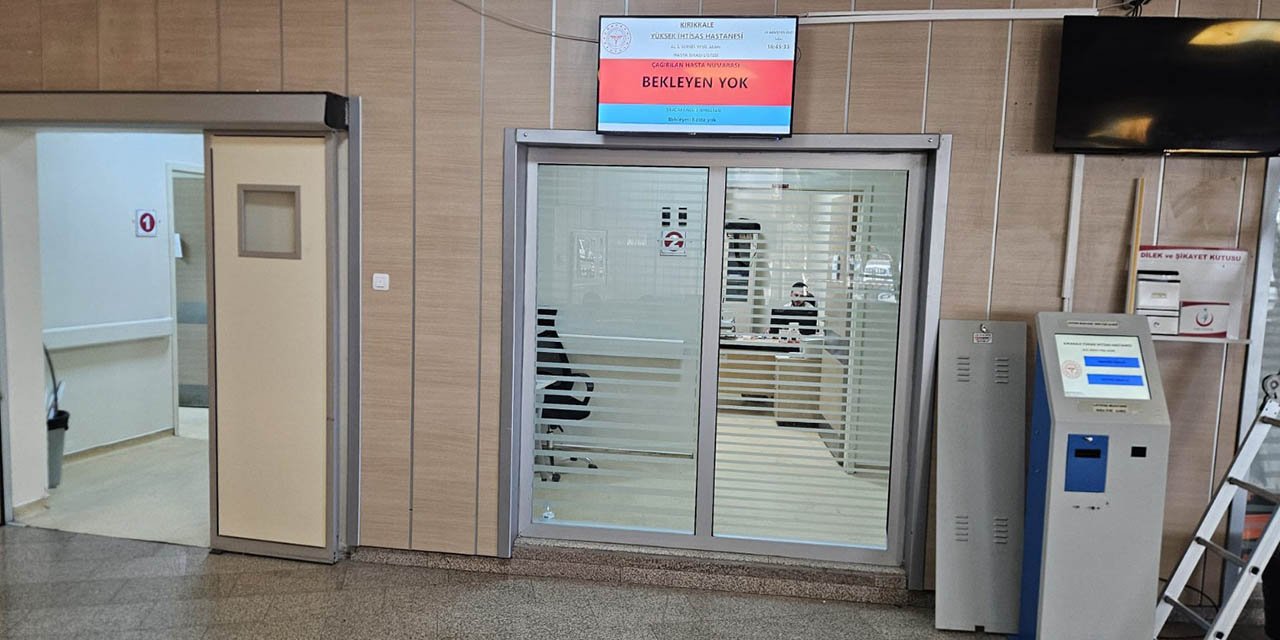 Hastane acil servisinde yeşil alan düzenlemesi