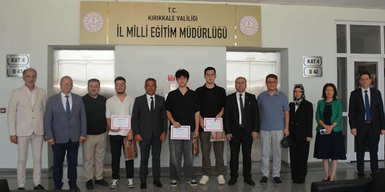 YKS'de dereceye giren öğrenciler ödüllendirildi