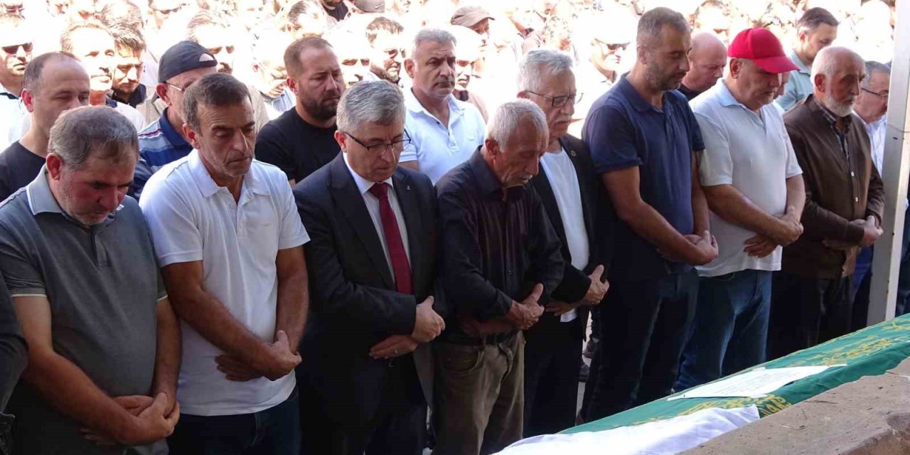 Trafik kazasında hayatını kaybeden hemşire son yolculuğuna uğurlandı