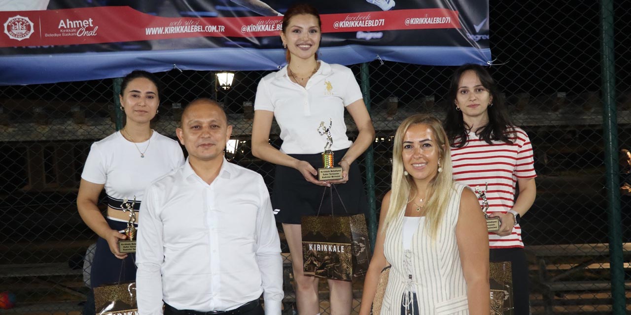 Zafer Bayramı’na özel tenis turnuvası düzenlendi