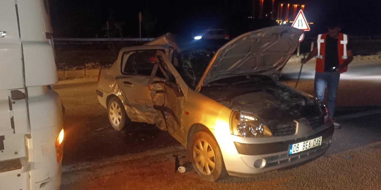 Kırıkkale'de tır ile otomobil çarpıştı