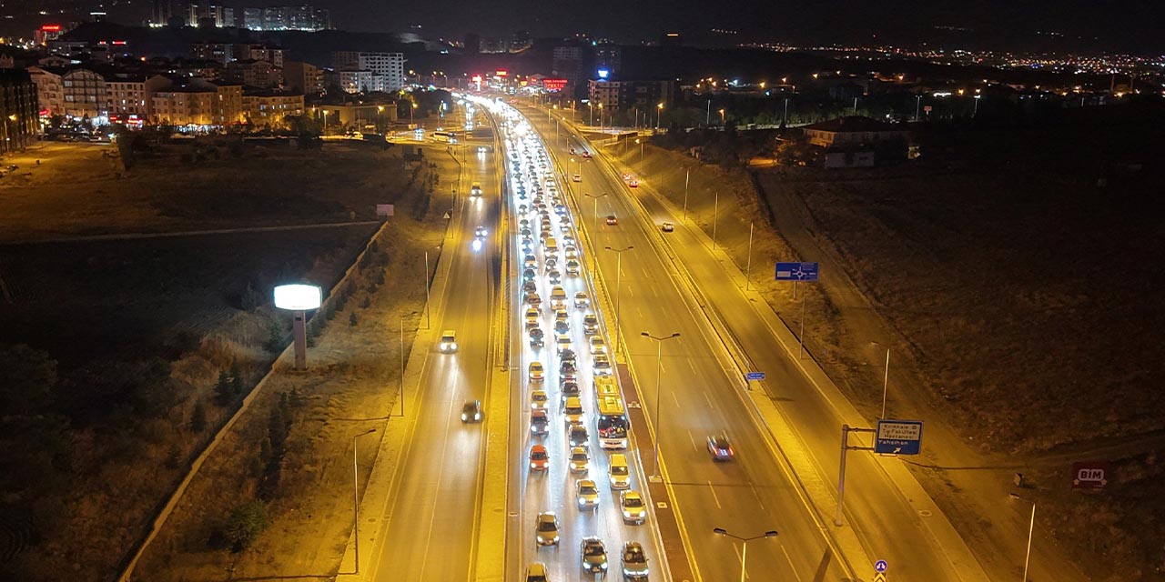 43 ilin geçiş güzergahında trafik yoğunluğu oluştu