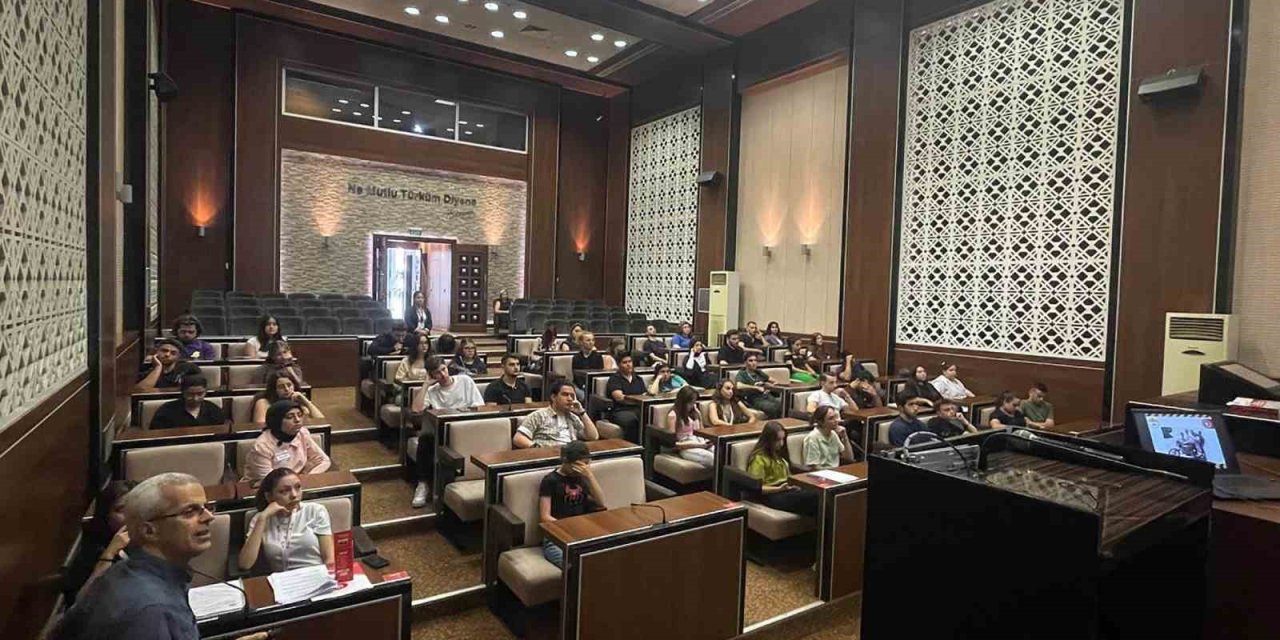 Keçiören Belediyesi’nden stajyer öğrencilere iş güvenliği eğitimi