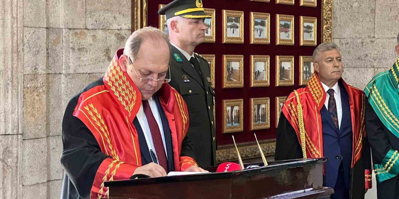 Yargıtay üyeleri, adli yılın açılışı dolayısıyla Anıtkabir’i ziyaret etti