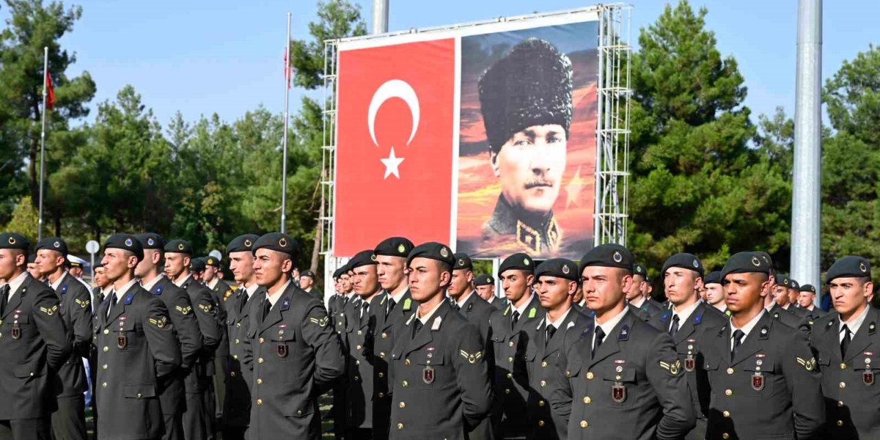 Astsubay meslek yüksekokulu diploma ve sancak devir-teslim töreni düzenlendi