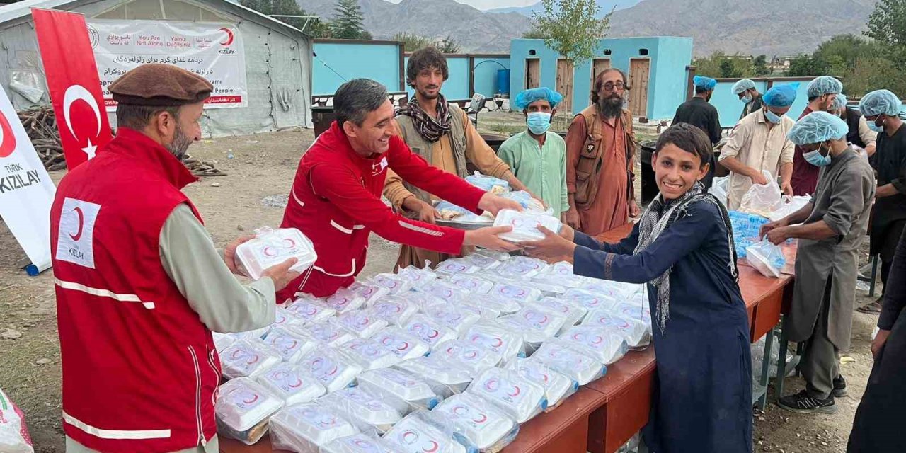 Kızılay’dan Afganistan’a binden fazla kişiye yetecek kadar gıda ve hijyen kolisi
