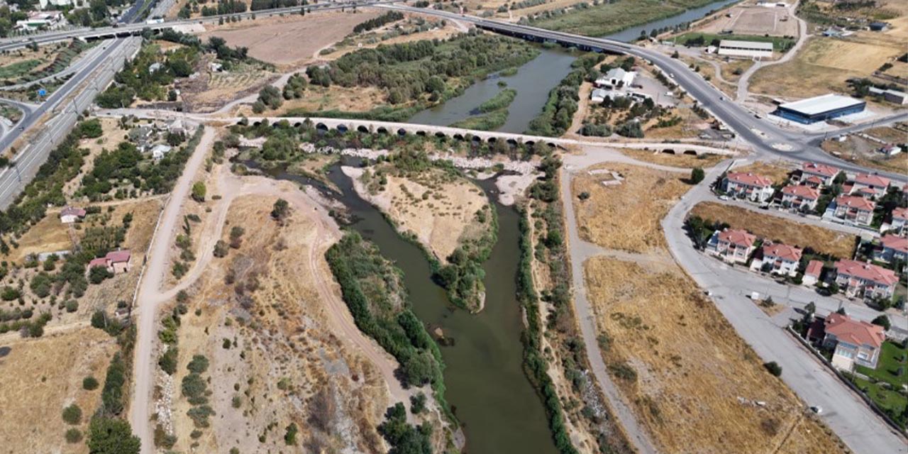 Kuraklık Türkiye’nin en uzun nehrini de vurdu