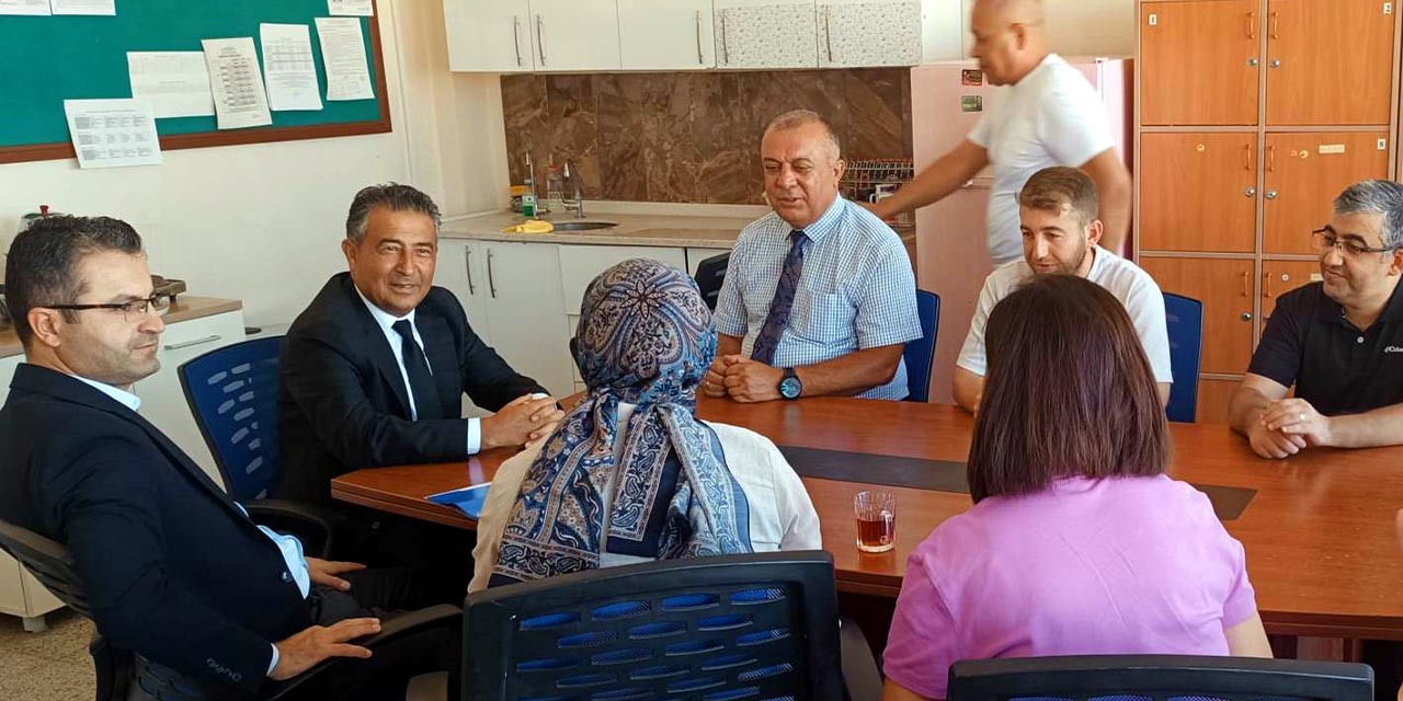 Kitaplar sıralarda, öğrenciler için her şey hazır