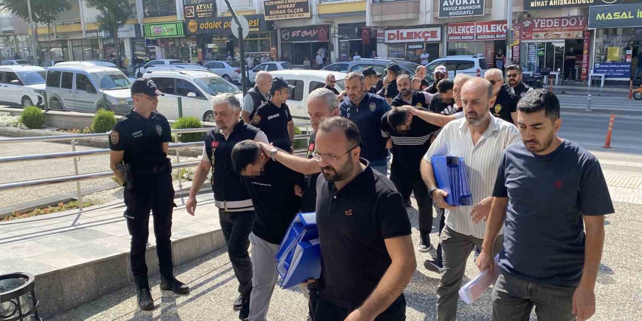 10 milyon liralık ‘change’ vurgununda 8 şüpheli adliyede