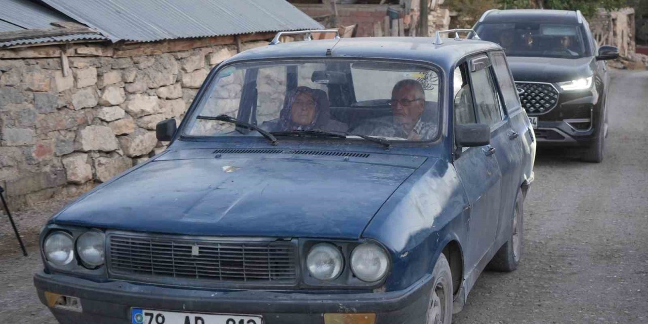 Kastamonu’da orman yangını kontrol altına alındı, vatandaşlar köylerine kavuştu