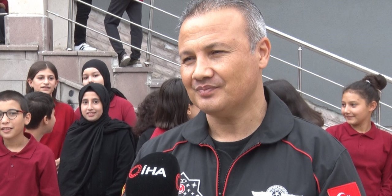İlk Türk Astronot Alper Gezeravcı öğrencilerle bir araya geldi