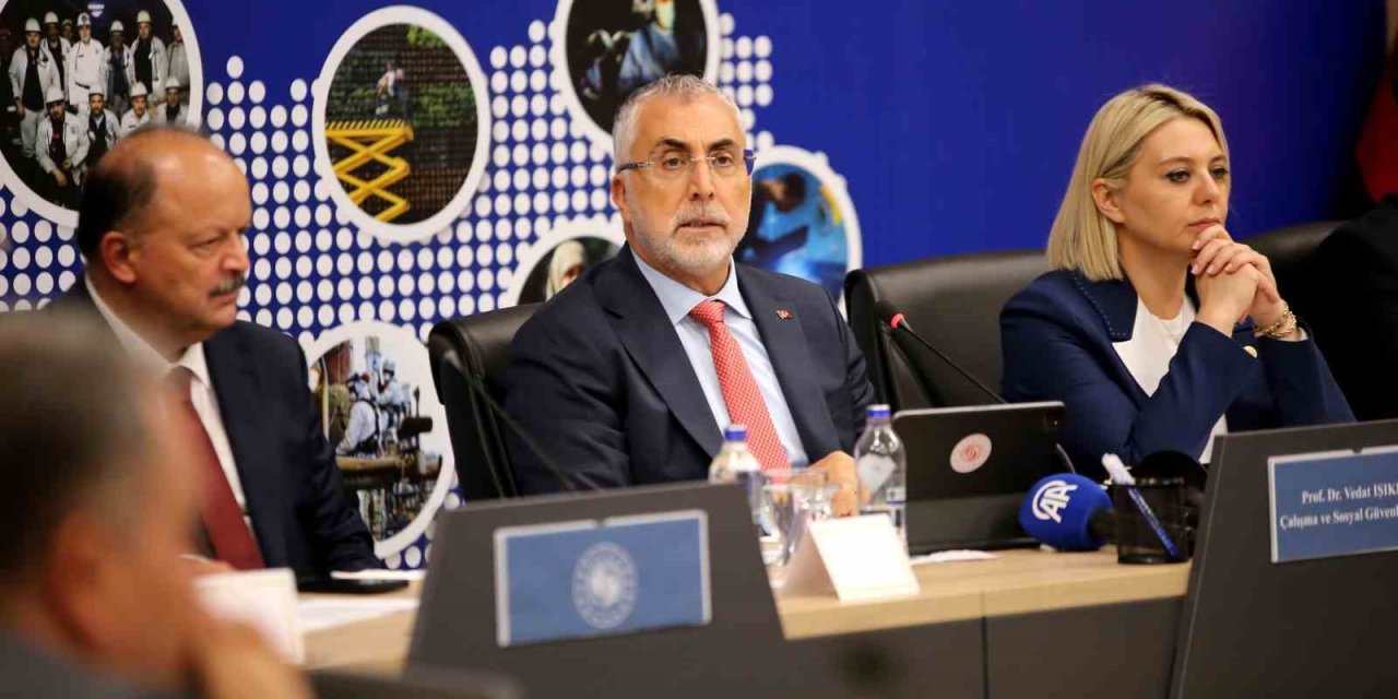 Işıkhan: "‘Her seferinde küllerimizden yeniden doğmasını bildik"