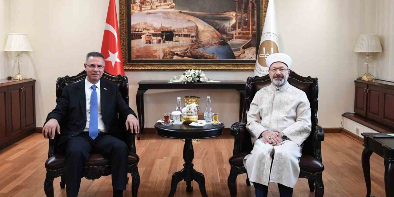 Diyanet İşleri Başkanı Erbaş: "Kalbimizin yarısı Filistin olarak atıyor"