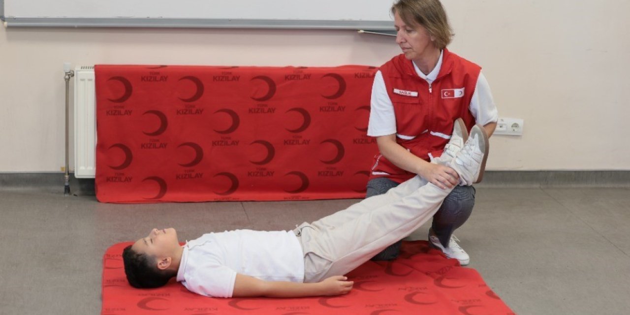 Kızılay’dan okullarda ilk yardım rehberi: "Öğrenciler için güvenli davranış, öğretmenler için doğru müdahale"