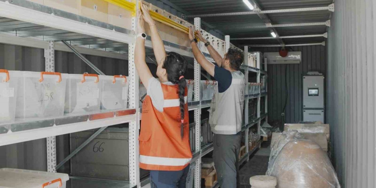 Bakan Ersoy: "Antalya Arkeoloji Müzesi’ndeki 100 bine yakın eseri, uzman ekiplerimizce güvenle taşıdık"