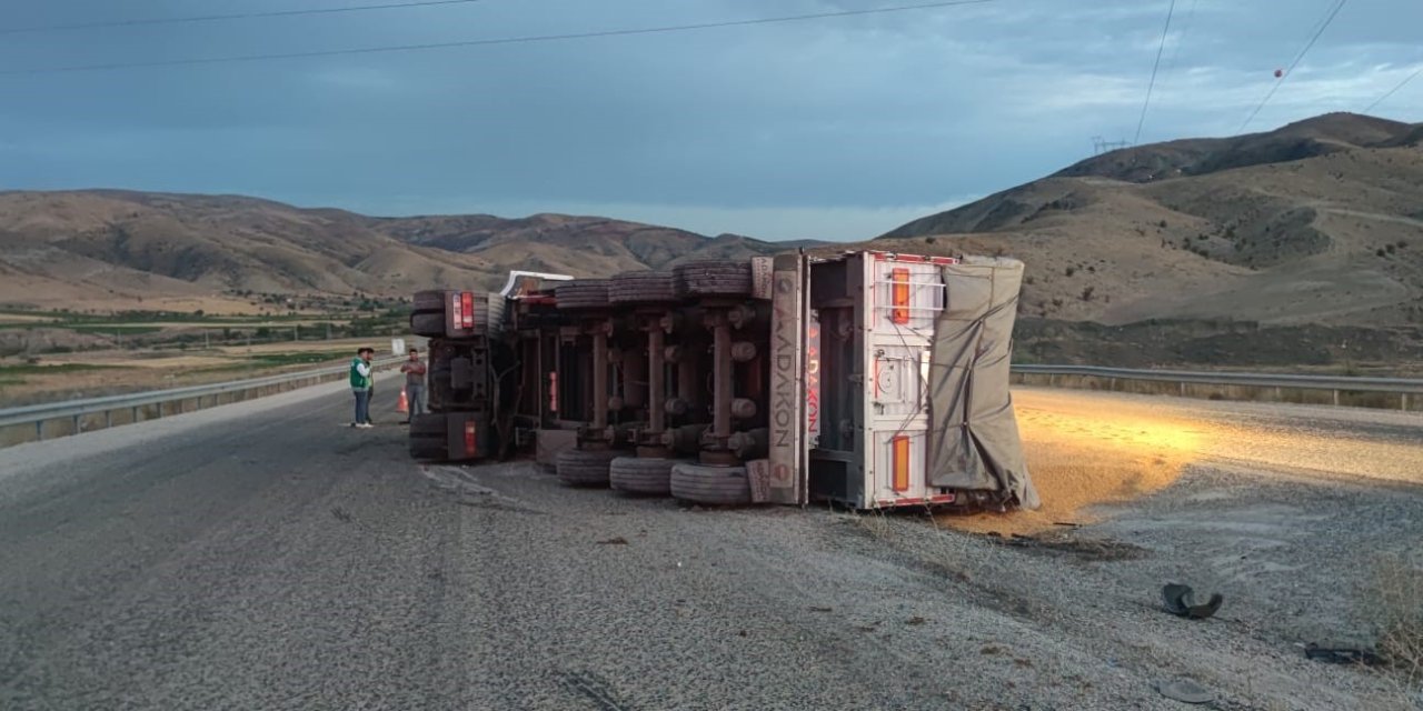 Kırkkale'de 2 tır birbirine çarptı!