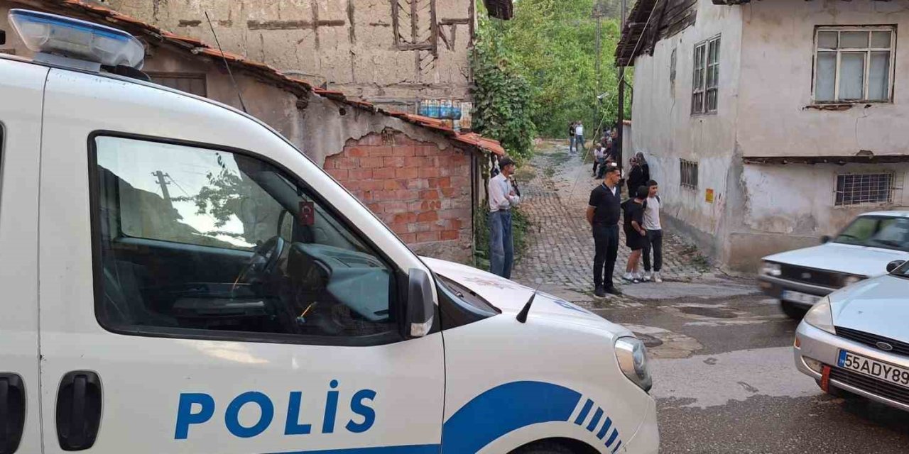 Yaşlı adam yalnız yaşadığı evde ölü bulundu