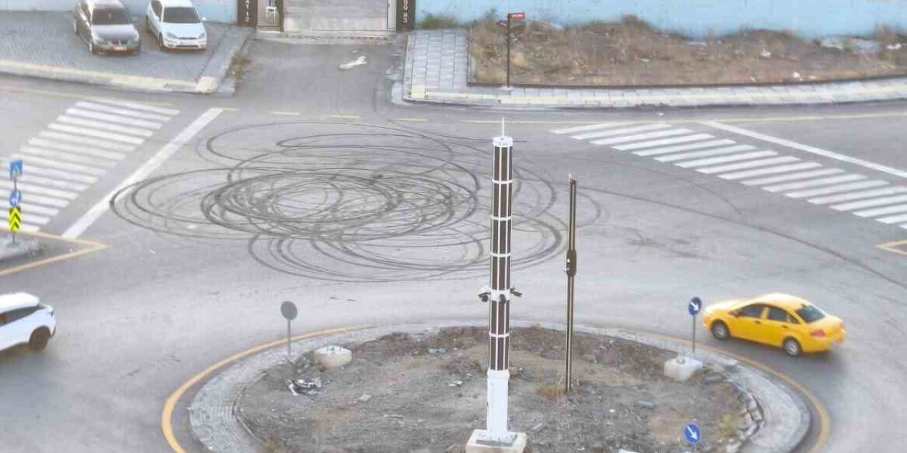 Ankara’da trafiği kapatıp drift atan trafik magandaları kamerada