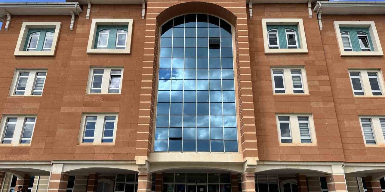 Yatağın altındaki uyuşturucuyla yakalanan sanığın yargılanmasına devam edildi