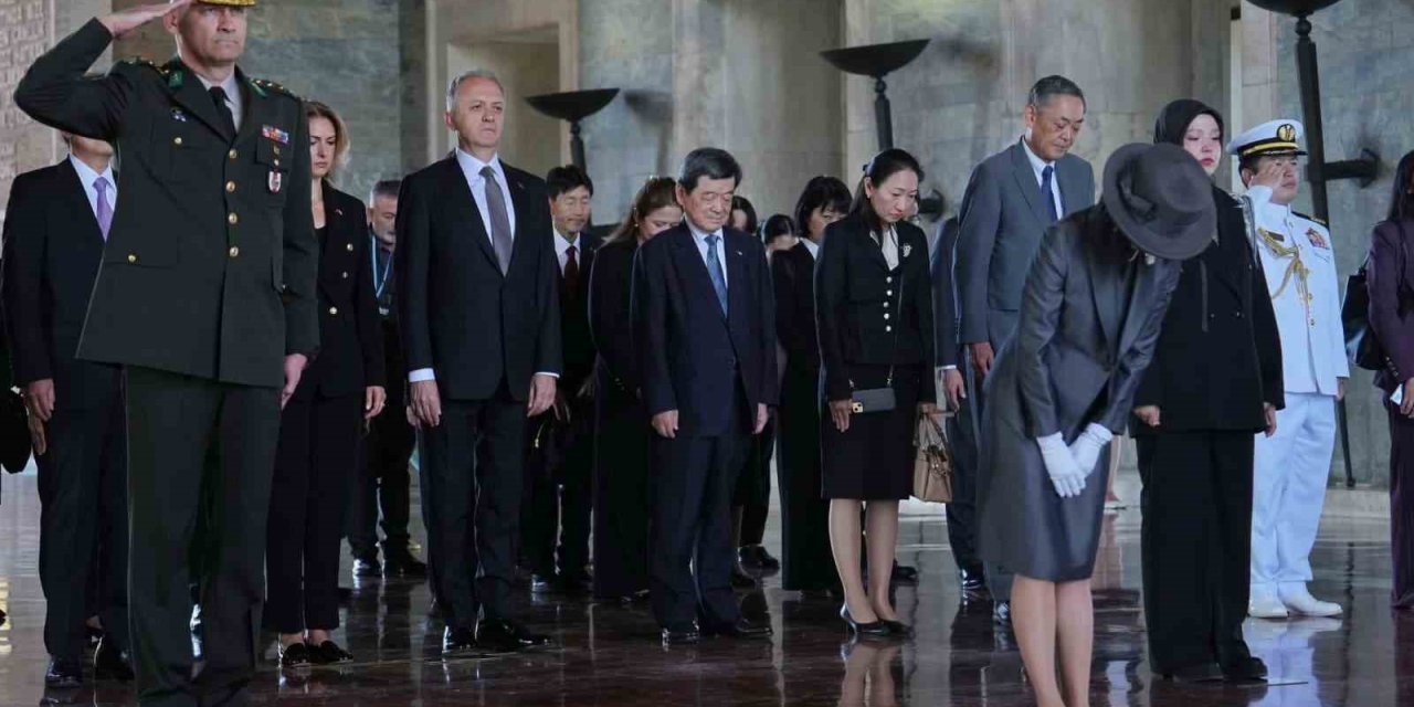 Japonya Prensesi Akiko Anıtkabir’i ziyaret etti