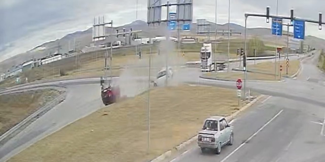 Çorum’da iki araç çarpıştı: 3 yaralı