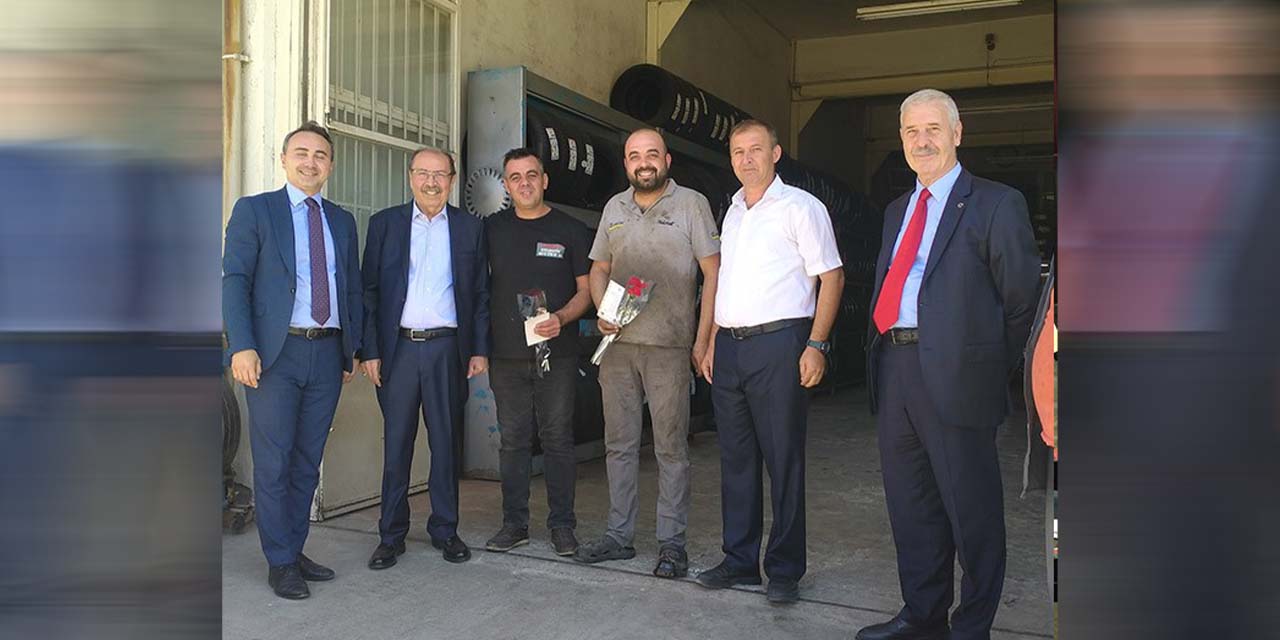 Sanayi esnaflarına çiçek hediye edildi