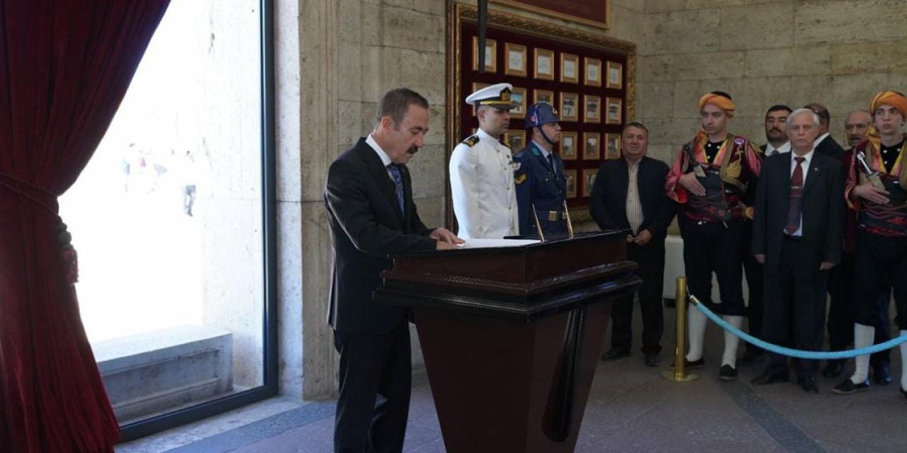 Ankaralılar Derneği’nin yeni yönetimi Anıtkabir’i ziyaret etti
