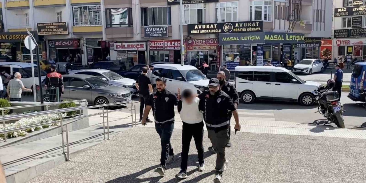 Çorum’da petshop dükkanındaki cinayetle ilgili 3 zanlı tutuklandı