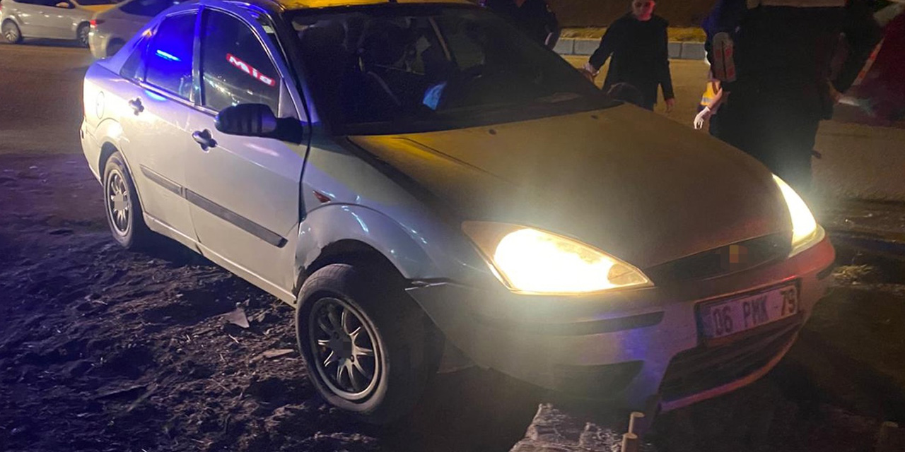 Kırıkkale'de otomobil refüje çarptı: 4 yaralı