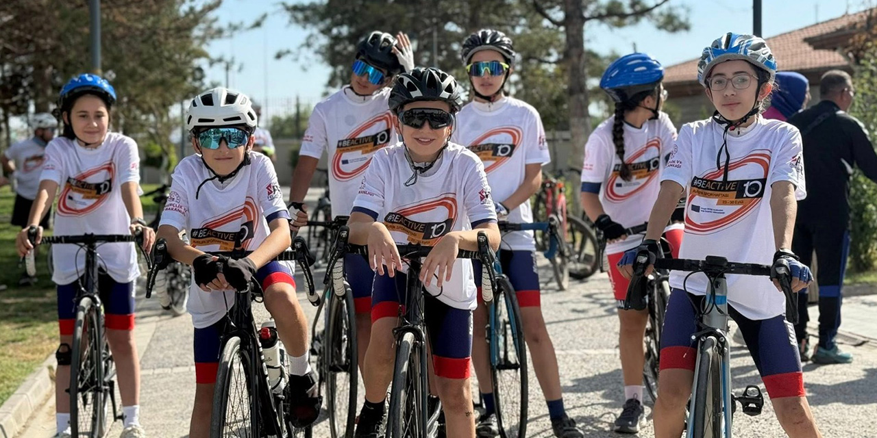 Bisikletlerle sağlık mesajı verdiler