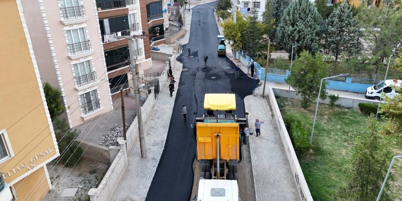 Bahçelievler Mahallesi’nde asfalt mesaisi devam ediyor