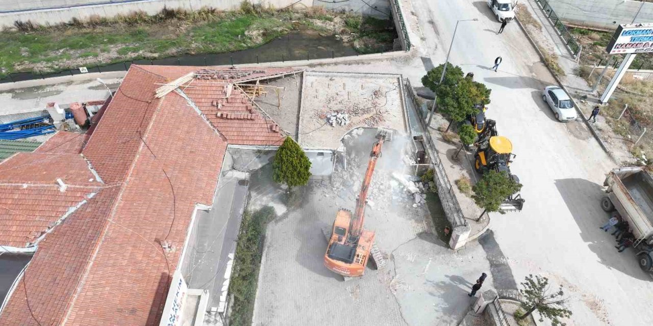 Sorgun Belediyesi kaçak yapıları yıkım çalışmalarını sürdürüyor