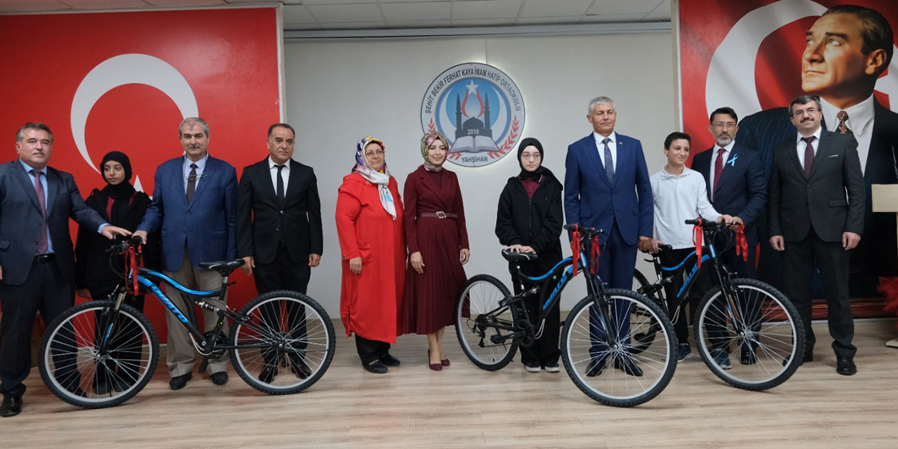 Mektup yarışmasında dereceye girenlere ödül