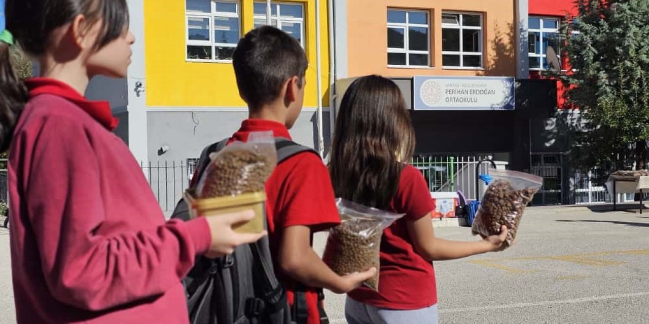 Minik öğrencilerden doğaya ve hayvanlara anlamlı dokunuş