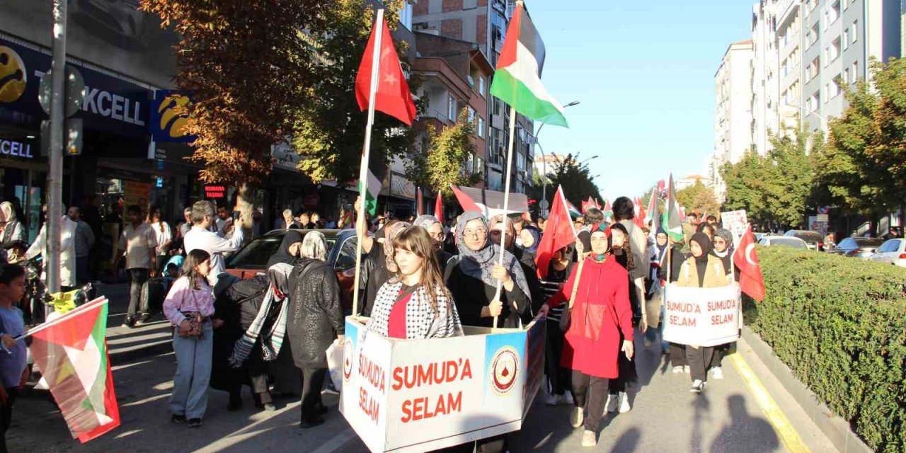 Çorum’da yüzlerce kişi Gazze için tek yürek oldu
