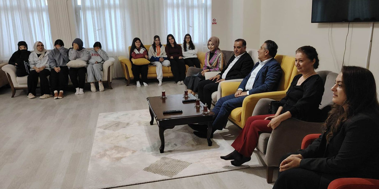 Güney, öğrencilerle aynı sofrada buluştu