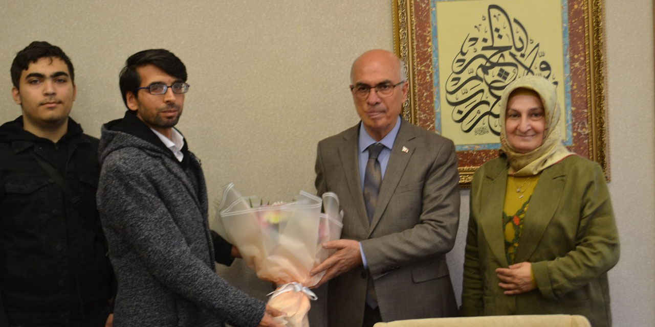 Lise öğrencilerinden anlamlı ziyaret