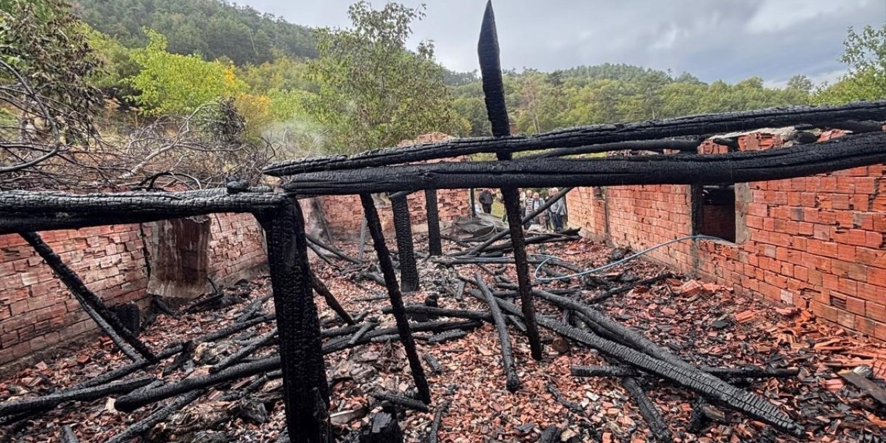 Çorum’da yanan ahırdaki 30 küçükbaş hayvan telef oldu